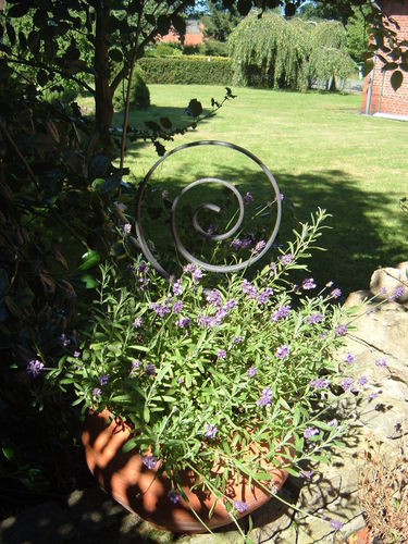 Gartenstecker Spirale Blumenspirale Pflanzenspirale Deko aus rostendem Metall