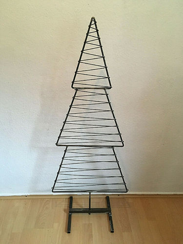 Weihnachtsbaum aus Metall Tannenbaum mit Draht umwickelt inkl. Standfuß