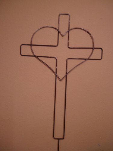 Kreuz mit Herz aus Metall für Innen und Außen Weihnachtsdekoration Handarbeit