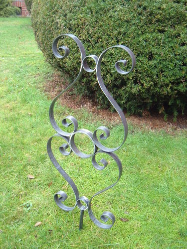 Dekoration für den Garten aus Metall verschnörkelte Dekoration aus Handarbeit