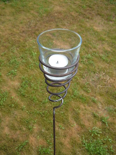 Teelichthalter gedreht Gartenstecker Windlicht Gartenfackel aus Metall mit Glas