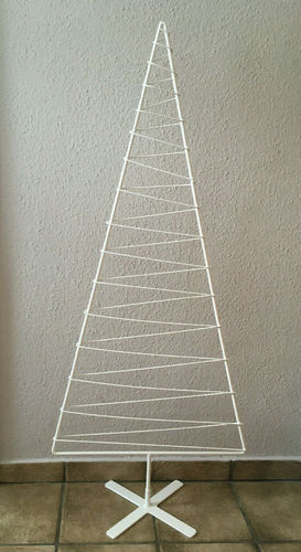 Weihnachtsbaum aus Metall mit Draht umwickelt - Tannenbaum mit Baumständer - in weiß