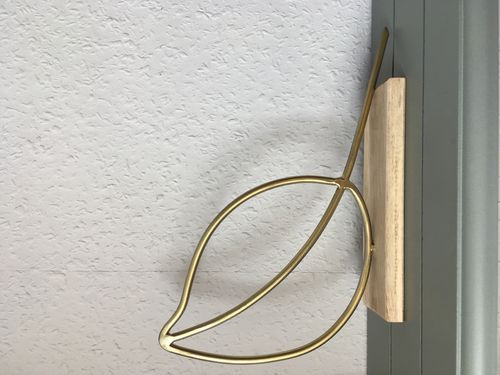 Blatt aus Metall in Gold Deko Aufsteller mit Holzsockel